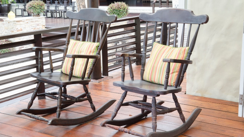 Top 18 mẫu ghế bập bênh gỗ được ưa chuộng hiện nay 19 Ghế bập bênh bằng gỗ trắc độc đáo