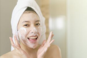 Massage da mặt: Bí quyết giúp làn da căng mịn và trẻ trung