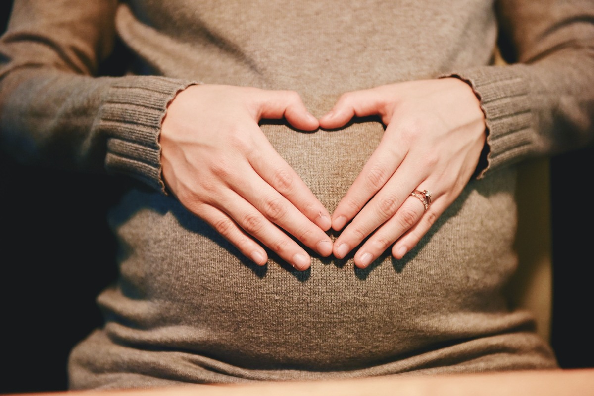 Bà bầu ngủ trưa nhiều có tốt không? 9 Khi mẹ duy trì thói quen ngủ trưa, thai nhi cũng sẽ thích nghi với nhịp sinh học này, giúp bé dễ dàng duy trì giấc ngủ khoa học sau khi chào đời