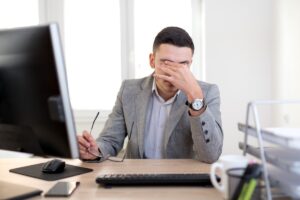 Nguyên nhân ngủ trưa dậy thấy tim đập nhanh và cách khắc phục nhanh chóng