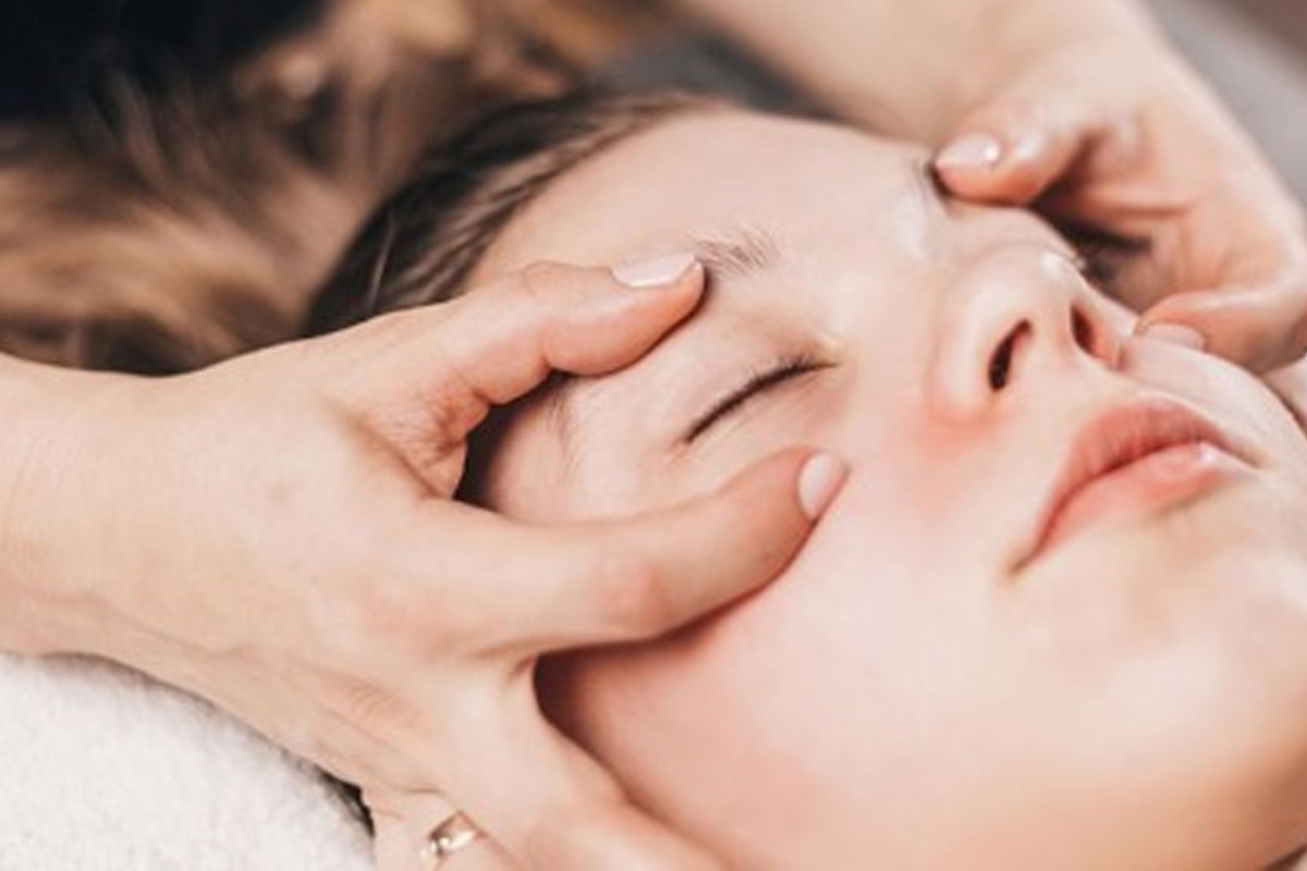 Hướng dẫn massage mắt đúng cách đơn giản ngay tại nhà 11 Massage mắt sẽ giúp bạn loại bỏ các nếp nhăn và làm chậm quá trình lão hóa