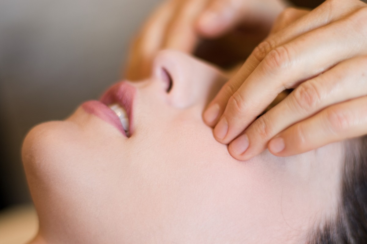Hướng dẫn massage mắt đúng cách đơn giản ngay tại nhà 13 Massage ấn huyệt thư giãn mắt sẽ giúp mắt của bạn cảm thấy thoải mái